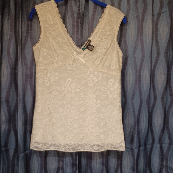 Elegant Cream Lace Sleeveless Top - Picture 7 of 7
